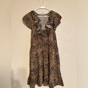 Old navy dress with cinch waist tie, pockets and V neck